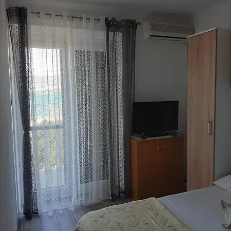 Pensión & Kaurloto 3*