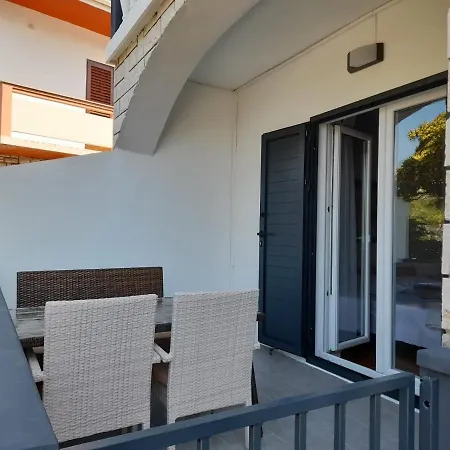 & Kaurloto 3* Pag Town