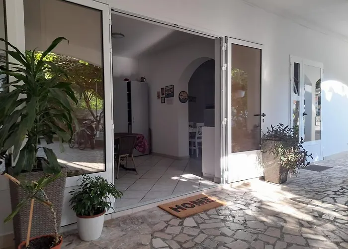 & Kaurloto 3* Pag Town