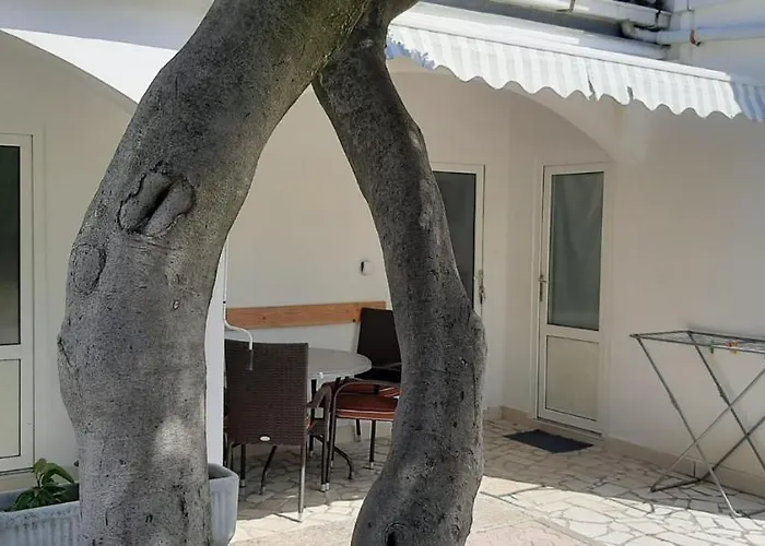 & Kaurloto Guest house Pag Town