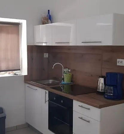 & Kaurloto 3* Pag Town