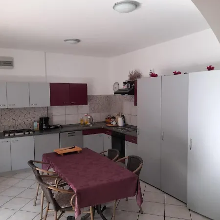 & Kaurloto Guest house Pag Town