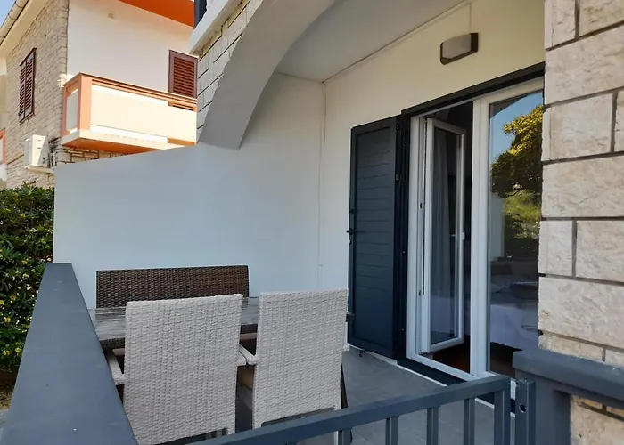 Rooms&apartments Kaurloto 3* Pag Town