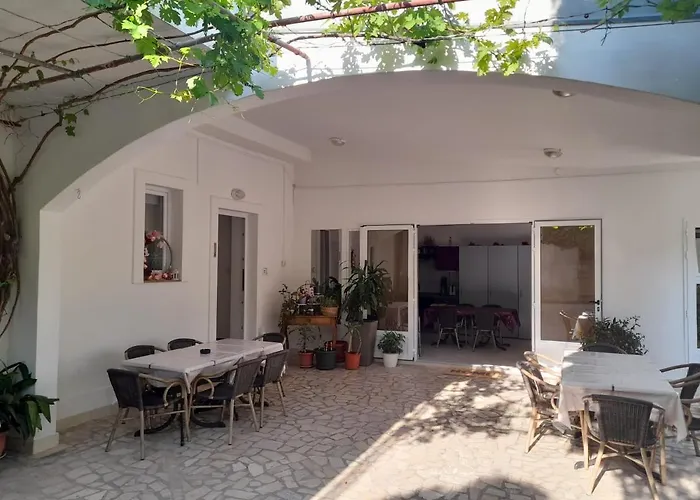Rooms&apartments Kaurloto 3* Pag Town