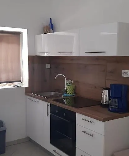 Rooms&apartments Kaurloto 3* Pag Town
