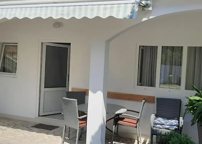 Rooms&apartments Kaurloto 3* Pag Town