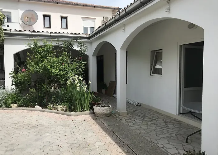 Rooms&apartments Kaurloto 3* Pag Town